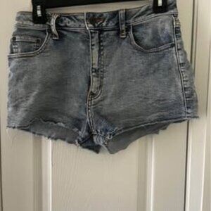 Aritizia Sunday Best Denim Shorts Size 28